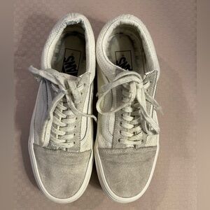 Vans Off the Wall white low top skateboard sneakers. Women’s size 8.5 Men size 7